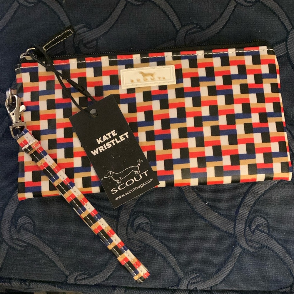 SCOUT Kate Wristlet in Stack Efron Pattern New With Tags 🎉
